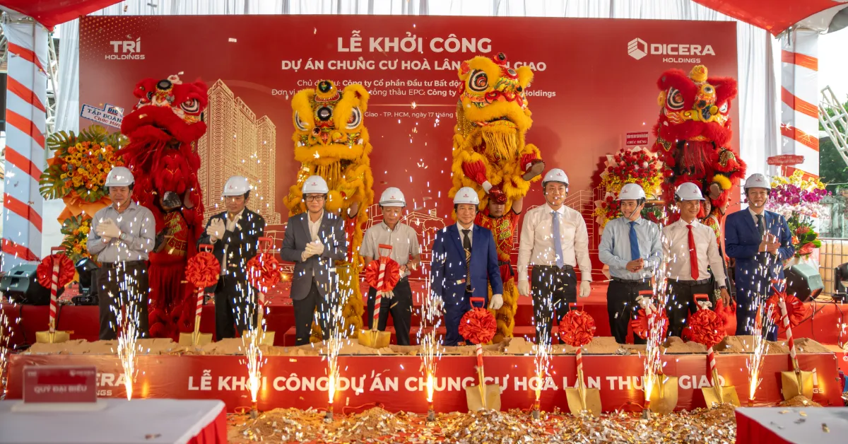 Pháo hoa chúc mừng lễ khởi công