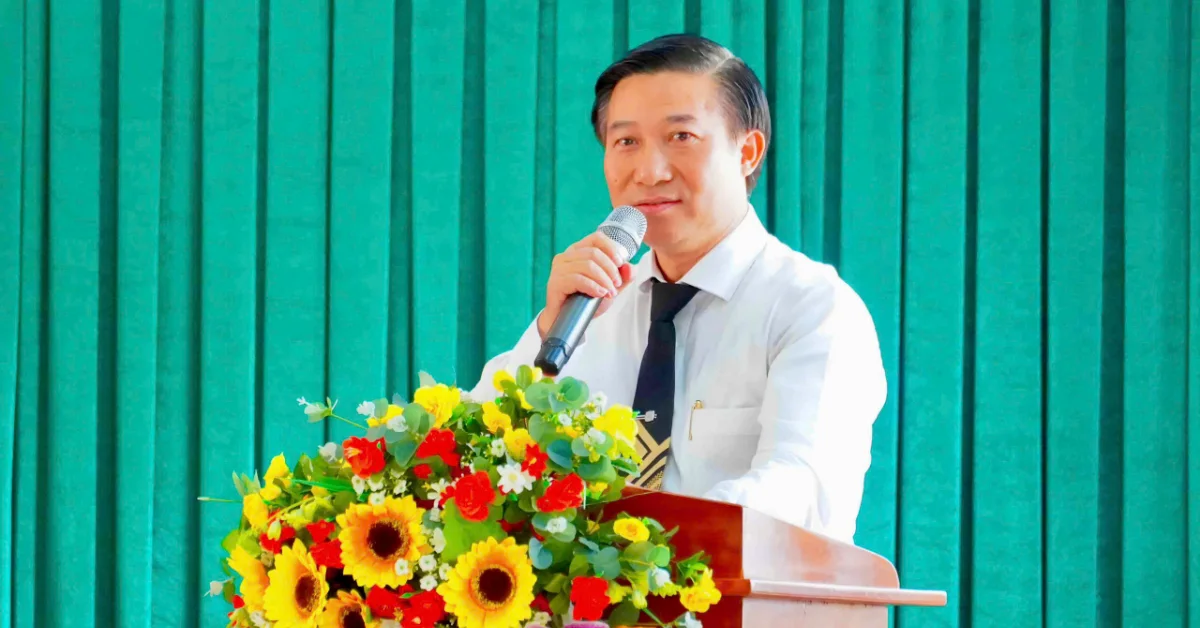 Ông Lê Đình Thắng tại buổi tiếp xúc cử tri